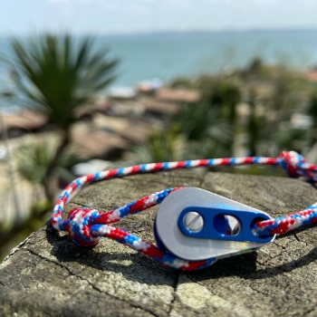 Feel the spirit of the ocean with your Latitude 46 bracelet ⛵️⛵️⛵️⛵️⛵️
.

#bijoux #bijouxhomme #bracelet #sailing #voilier #larochelle #boat #boatlife #braceletlover #latitude46 #mode #fashionstyle #catamaran #bijouxcreateur #oceanlife